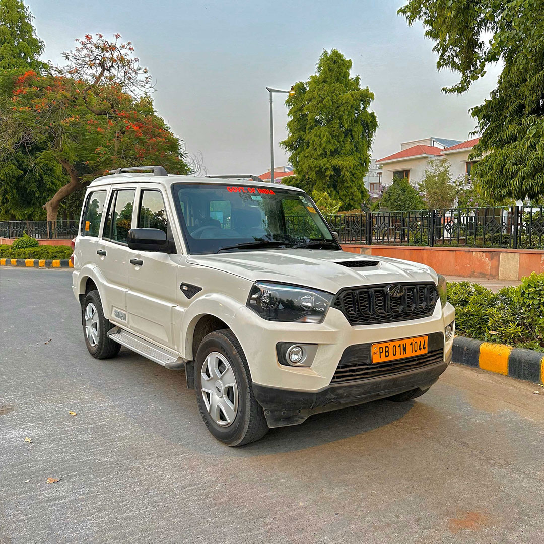 Mahindra Scorpio rental side view